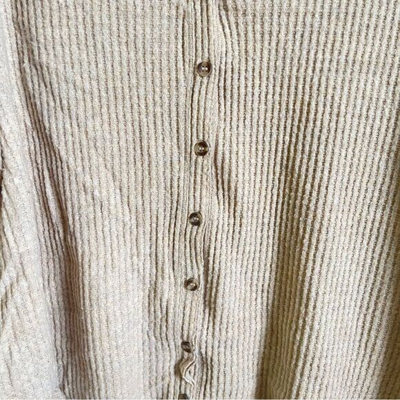 UO Out From Under JoJo Beige Oversized Waffle Knit Top M - Picture 9 of 10